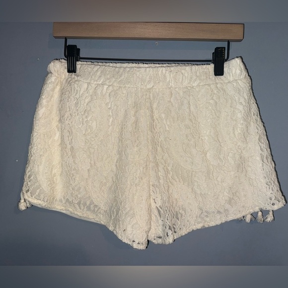 Blu Pepper Ivory Lace Shorts - Picture 3 of 6